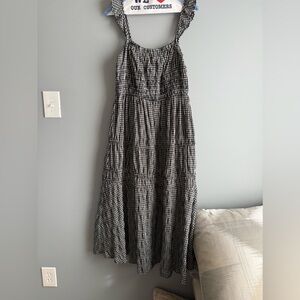 Moon River size L black and white dress